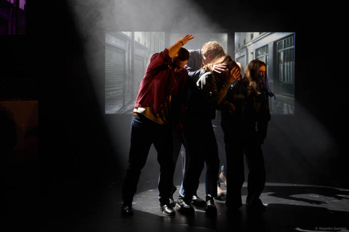 La zone Indigo de Melody Mourey - Theatre des Beliers Avignon - Molieres 2026